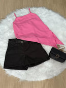 Conjunto Elegante de Short Alfaiataria Com Bolso e Cinto de Brinde Mais Blusinha Assimétrica Modinha Fashion 2025