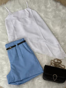 Conjunto Elegante de Short Alfaiataria Com Bolso e Cinto de Brinde Mais Blusinha Assimétrica Modinha Fashion 2025