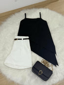 Conjunto Elegante de Short Alfaiataria Com Bolso e Cinto de Brinde Mais Blusinha Assimétrica Modinha Fashion 2025