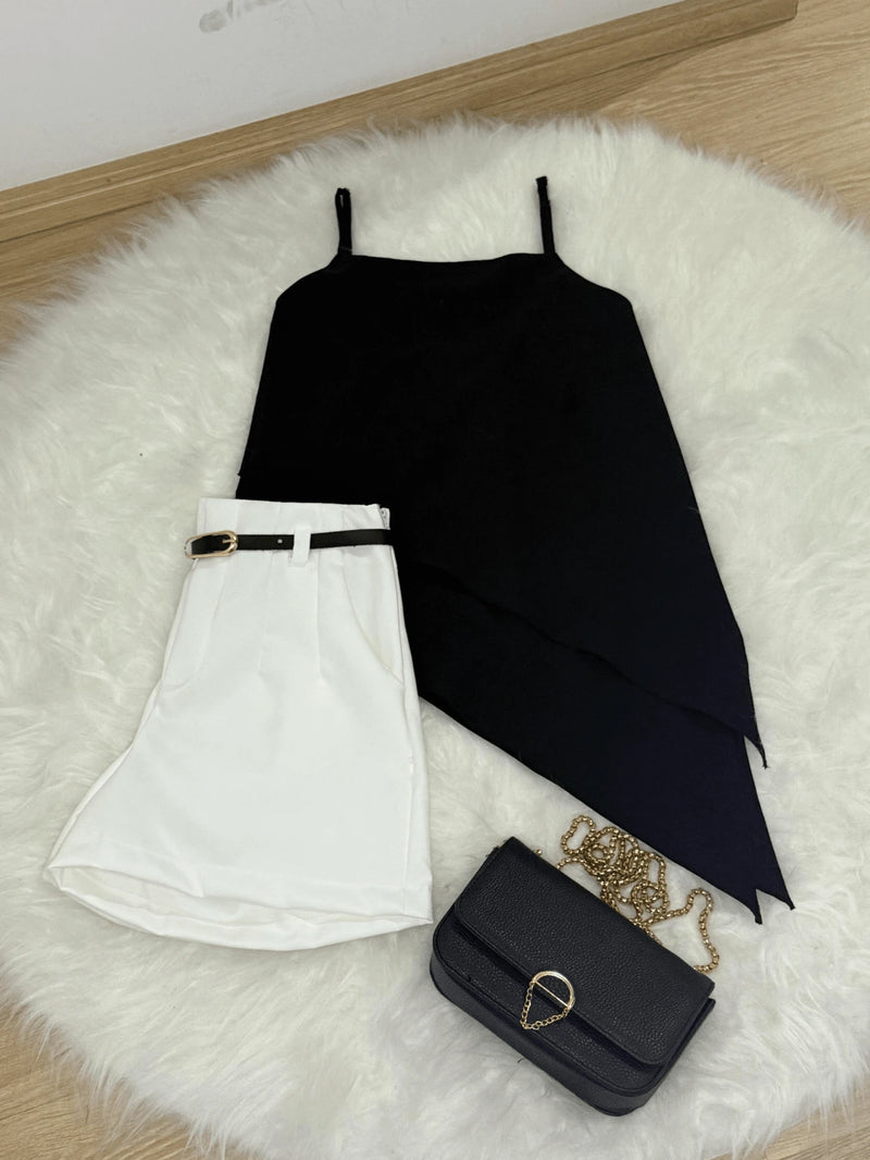 Conjunto Elegante de Short Alfaiataria Com Bolso e Cinto de Brinde Mais Blusinha Assimétrica Modinha Fashion 2025