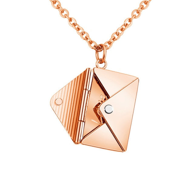COLAR COM PINGENTE ENVELOPE PERSONALIZÁVEL: COM AÇO INOXIDÁVEL
